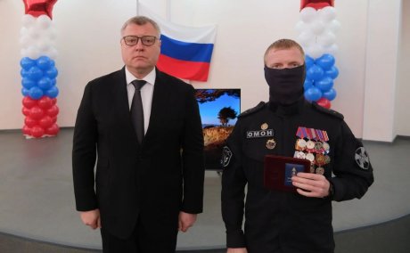 10 лет на страже: губернатор Астраханской области наградил сотрудников и военнослужащих Росгвардии