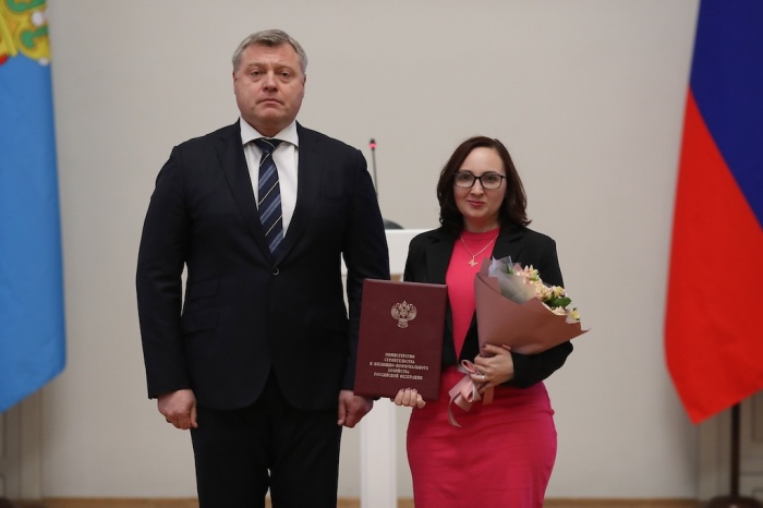 Губернатор Астраханской области наградил лучших работников ЖКХ и бытового обслуживания