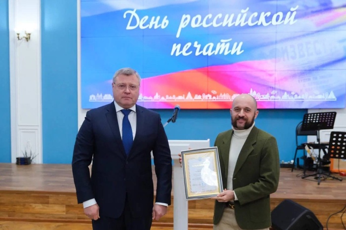 Губернатор Игорь Бабушкин вручил награды астраханским специалистам СМИ