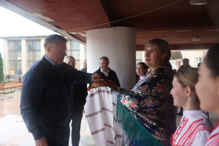 Астраханский губернатор поздравил черноярцев с 59-летием района 