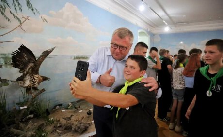 Губернатор Игорь Бабушкин встретился с детьми из ЛНР