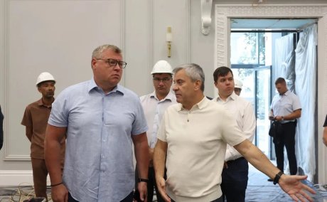 Реконструкция КРК «Октябрь»: губернатор указал на необходимость ускорения работ