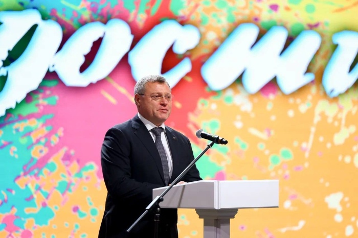Астраханский губернатор поблагодарил участников фестиваля «Краски радости»