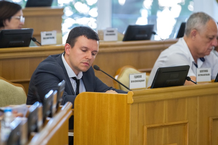 Власти обсудили вопросы противодействия нелегальной занятости в Астраханской области