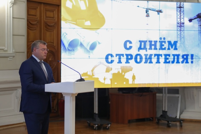 Глава Астраханской области вручил награды лучшим работникам сферы строительства