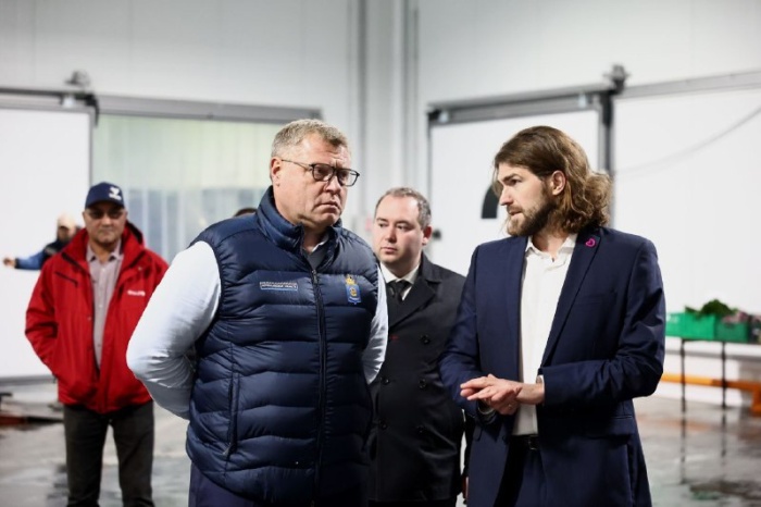 Губернатор Игорь Бабушкин посетил предприятие по выращиванию овощей в Астраханской области