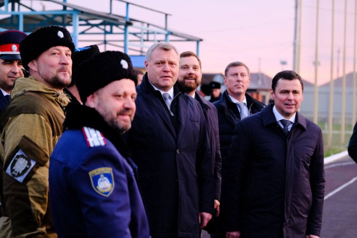 Помощник президента и губернатор посетили астраханский казачий кадетский корпус