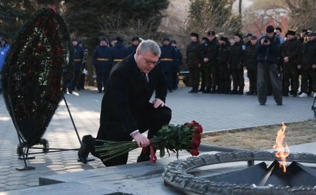 В День защитника Отечества Игорь Бабушкин почтил память погибших воинов