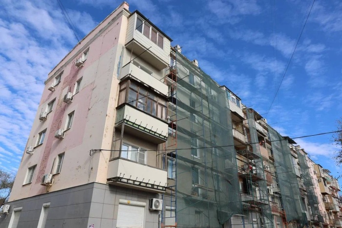 В Астрахани продолжается капремонт фасадов на улице Боевой В Астрахани продолжается капремонт фасадов на улице Боевой