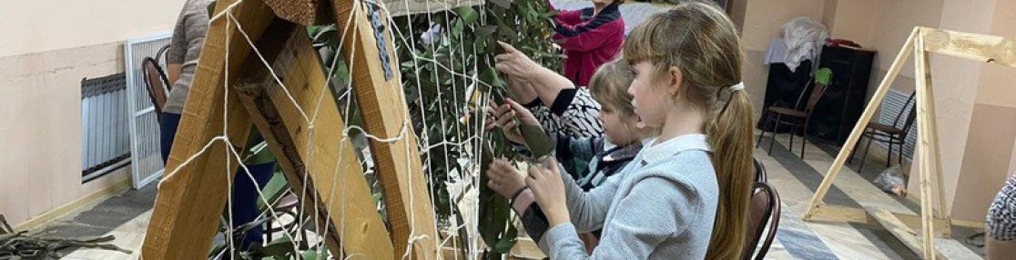 Волонтеры из Камызякского района Астраханской области изготовили сотую маскировочную сеть 