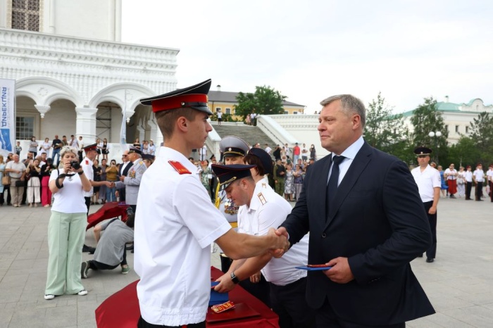 В Астраханском кремле состоялся торжественный выпускной суворовцев