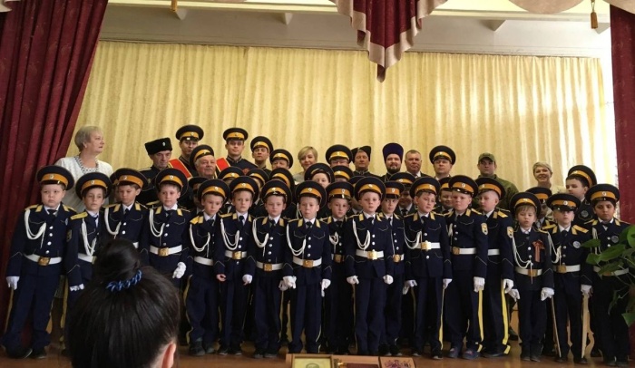 Посвящение в казачата прошло в Черноярской школе