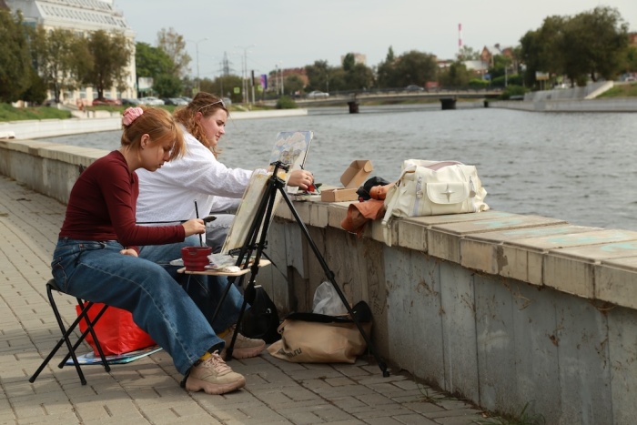 В Астрахани подвели итоги масштабного пленэра «Астраханская палитра»: участие приняли более 450 художников