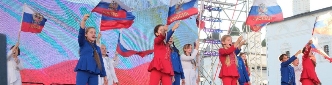Более 5000 человек посетили народные гуляния в День семьи, любви и верности в Астрахани