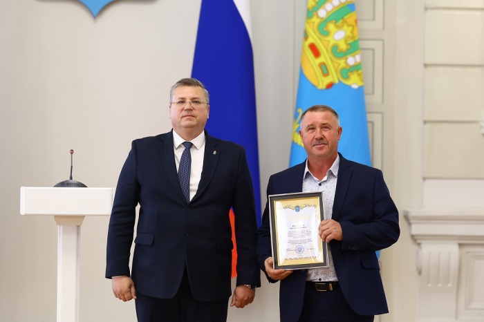 Денис Афанасьев поздравил педагогов с Днем учителя, отметив достижения в развитии системы образования