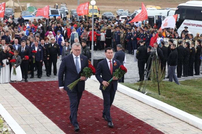Главы Астраханской области и Республики Калмыкия почтили память воинов 28-й Армии в преддверии Дня Победы