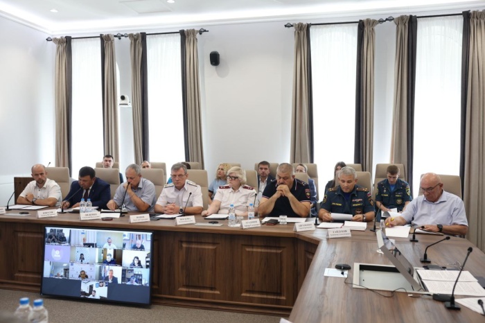 В астраханских школах проверяют пожарную безопасность перед учебным годом