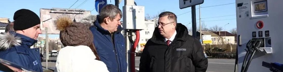 До конца 2026 года в Астраханской области построят 10 новых электрозарядных станций