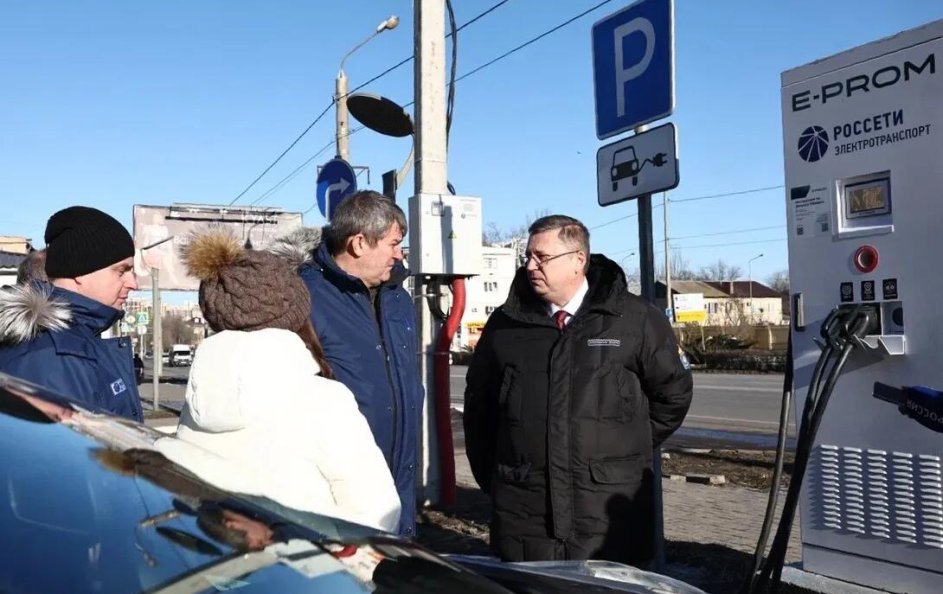 До конца 2026 года в Астраханской области построят 10 новых электрозарядных станций