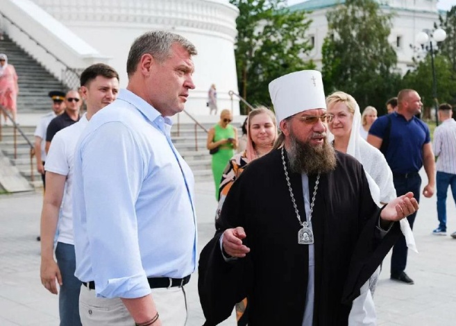 Игорь Бабушкин поздравил астраханцев с Днём семьи, любви и верности