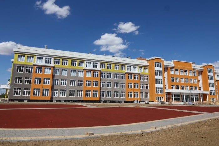 Губернатор Астраханской области проинспектировал строящиеся социальные объекты