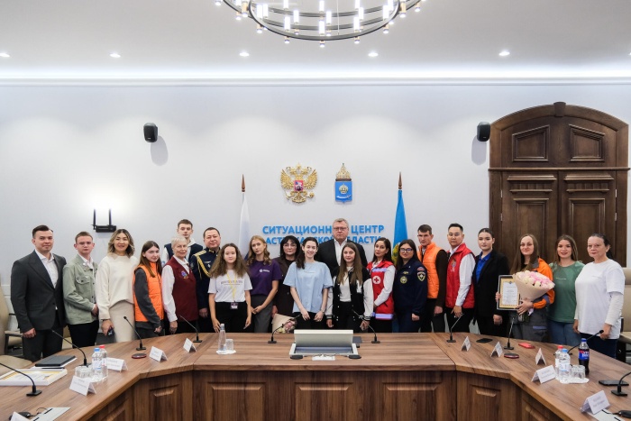 Игорь Бабушкин поздравил астраханских волонтёров с Днём добровольца