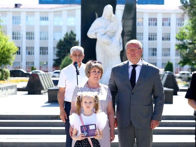 Губернатор Игорь Бабушкин поздравил астраханских ветеранов боевых действий