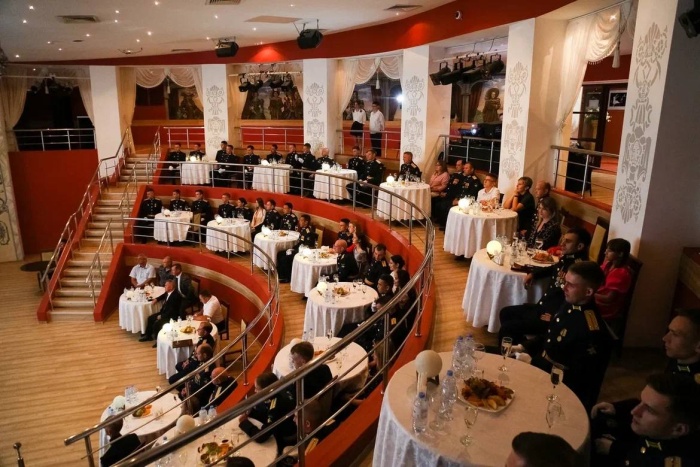  В Астрахани чествовали особо отличившихся выпускников российских военных вузов