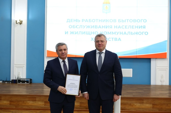 Губернатор Игорь Бабушкин наградил астраханских работников ЖКХ и бытового обслуживания