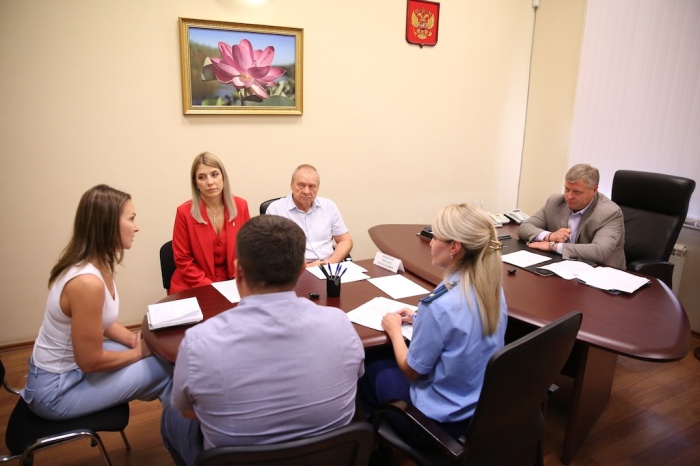 Губернатор Астраханской области провёл личный приём граждан по поручению Президента РФ