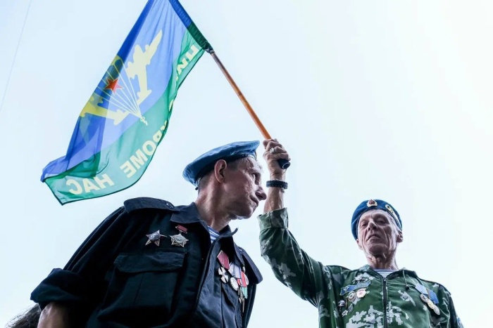 В Астрахани празднуют День ВДВ