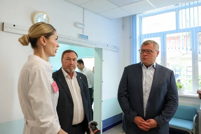 Губернатор Игорь Бабушкин проверил обновленное отделение астраханской поликлиники после капремонта