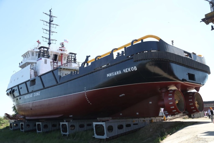 В Астрахани спустили на воду 57-метровое буксирное судно «Михаил Чеков»