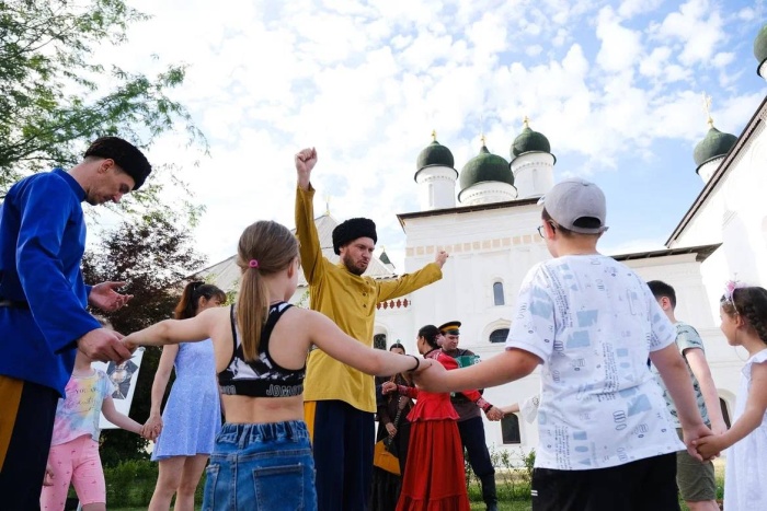 В Астрахани состоялись Троичные гуляния