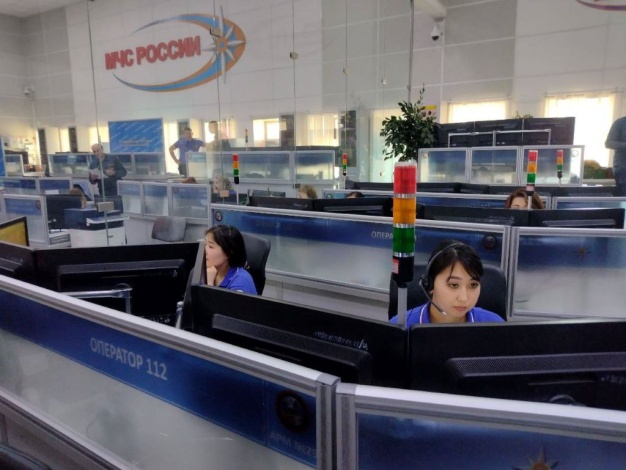 В Астрахани жителей информируют о том, как правильно вызывать экстренные службы в периоды действия режима «Беспилотная опасность»