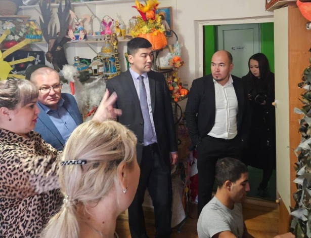 Астраханский министр и глава района посетили центр для несовершеннолетних «Радуга»