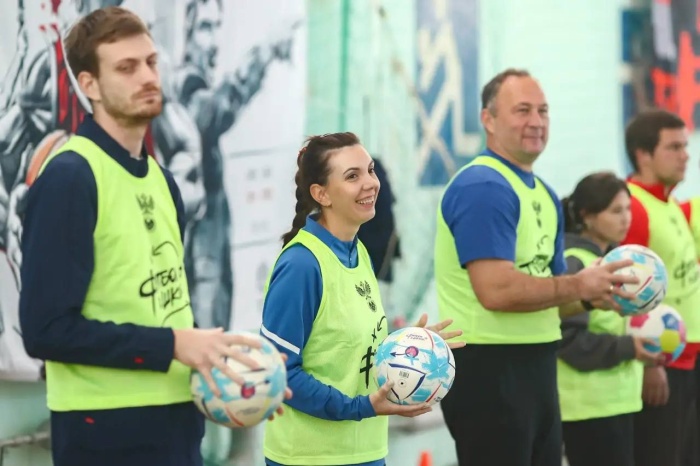 В Астрахани впервые проходит футбольный фестиваль с легендами сборной России