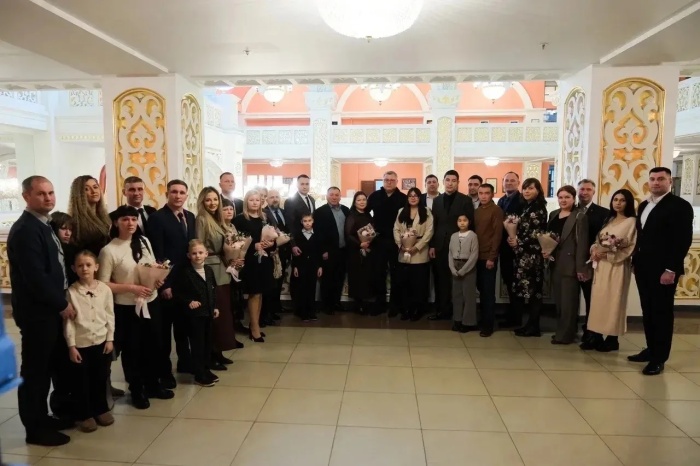 Губернатор Игорь Бабушкин встретился с астраханскими «Победоносцами» Губернатор Игорь Бабушкин встретился с астраханскими «Победоносцами»