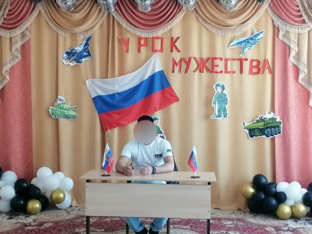 Астраханский участник СВО провел урок мужества для воспитанников центра «Вера»