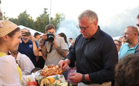 В День рыбака районы Астраханской области приготовили более 1000 литров фирменной ухи