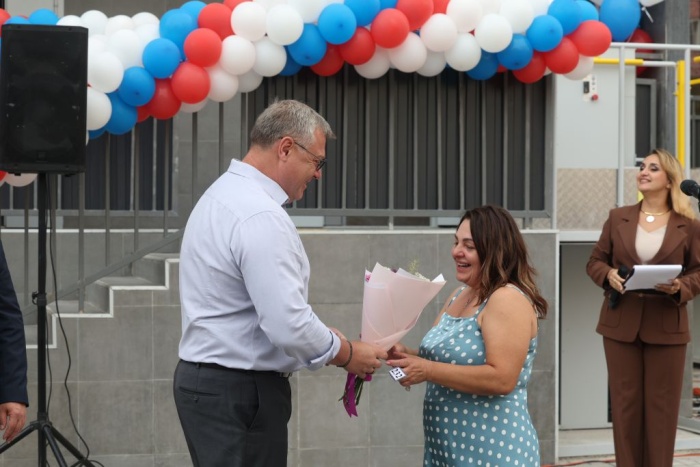 Переселенцам из аварийного жилья вручили ключи от новых квартир