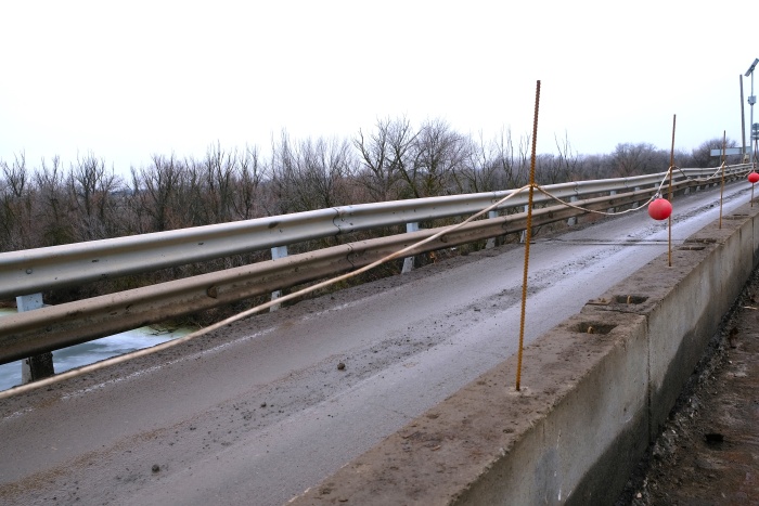 В Астраханской области капитально ремонтируют мост через ерик Сухой Рычан