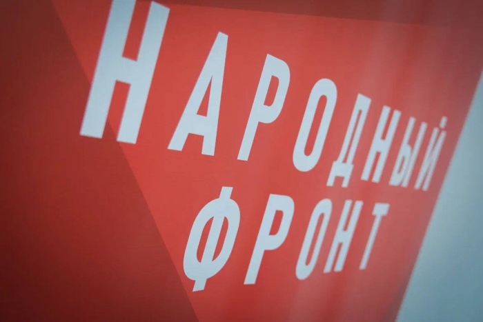 Игорь Бабушкин наградил астраханских волонтёров премией Владимира Путина