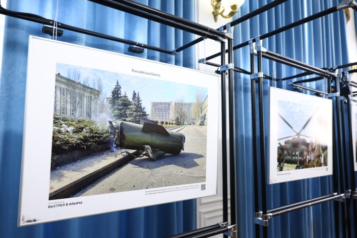 В Астраханскую область прибыла фотовыставка работ военкоров СВО