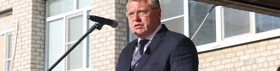 Губернатор Игорь Бабушкин посетил торжественную линейку