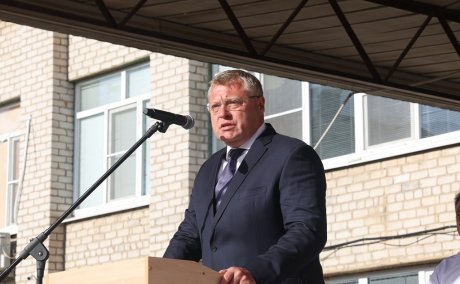 Губернатор Игорь Бабушкин посетил торжественную линейку