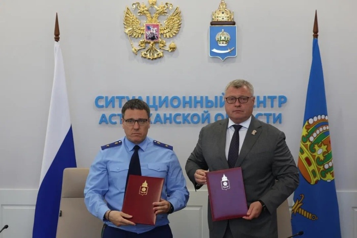 Игорь Бабушкин и прокурор Астраханской области Александр Гулягин подписали соглашение о взаимодействии в сфере правотворческой деятельности Игорь Бабушкин и прокурор Астраханской области Александр Гулягин подписали соглашение о взаимодействии в сфере правотворческой деятельности