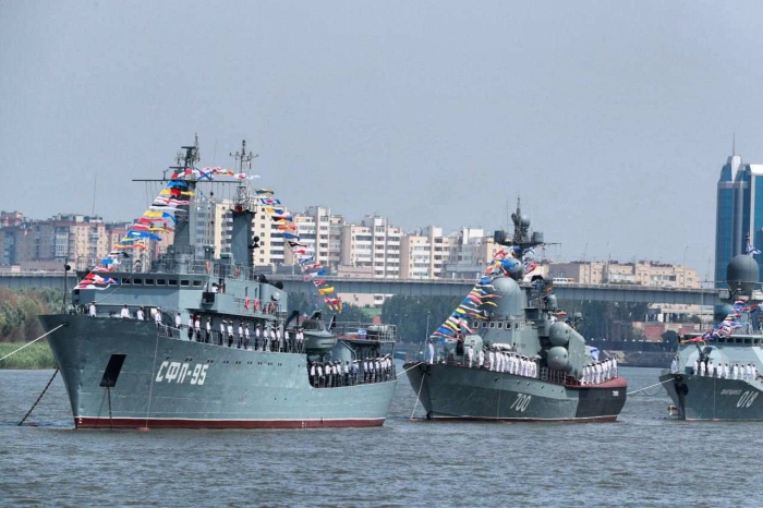 Астраханский губернатор поздравил Каспийскую флотилию с днем создания